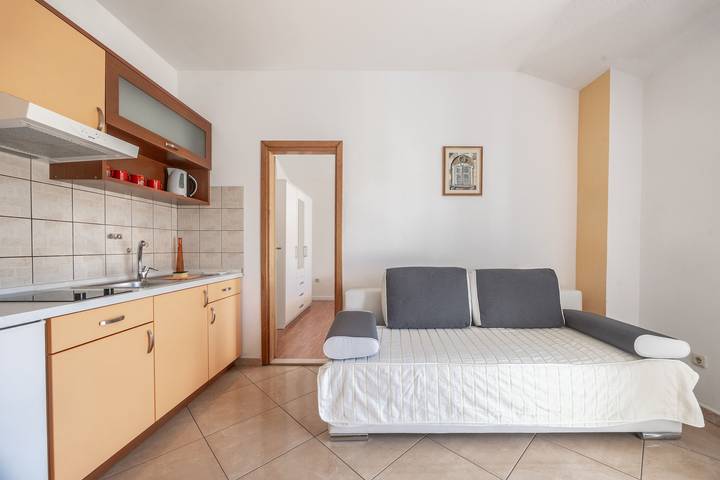 Ferienwohnung für 4 Personen, mit Balkon und Ausblick in Makarska - 3