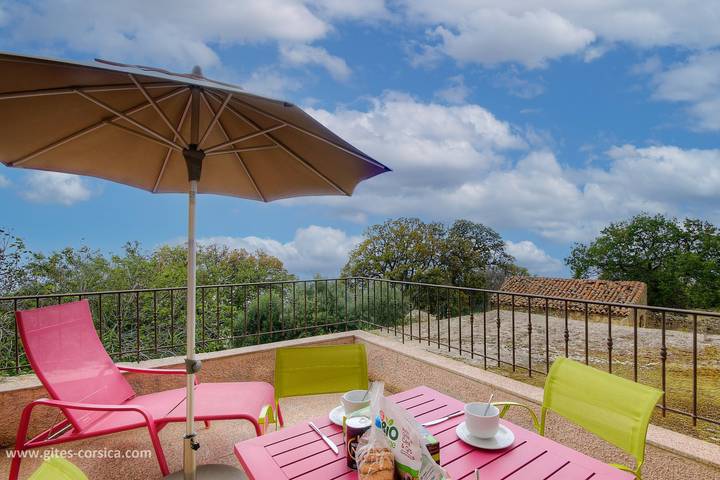Gîte pour 4 personnes, avec Terrasse et Vue à Corbara