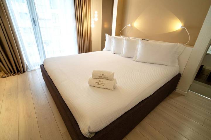 Appart’hôtel pour 5 personnes, avec piscine ainsi que balcon et vue