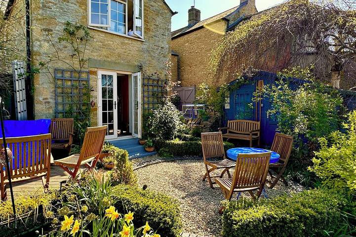 Cottage for 5 people, with garden, with pets in Chipping Norton