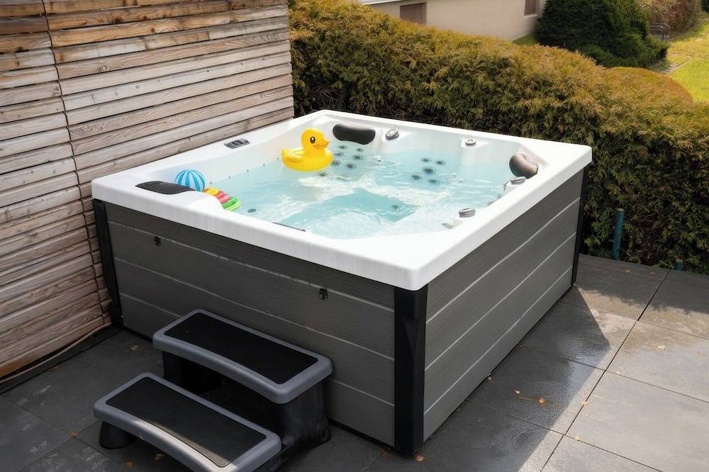 Ganze Wohnung, Luxus Penthouse: Pool, Whirlpool & Sauna I 20min to Munich in Petershausen, Landkreis Dachau