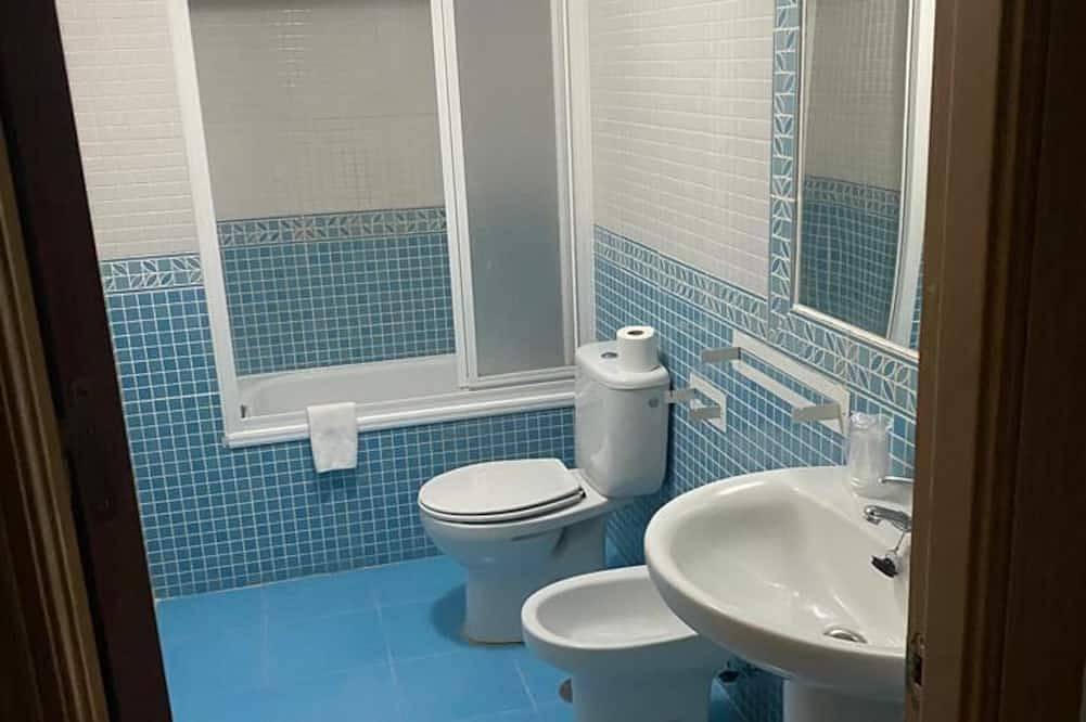 Maison-Sdb privée avec douche in Ruidera, Parc naturel des lacs de Ruidera
