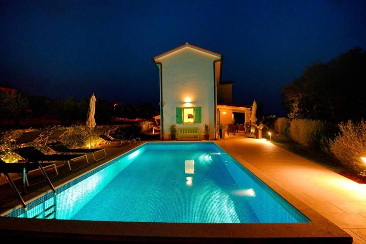 Villa pour 6 personnes, avec vue ainsi que piscine et jardin à Selina - 4