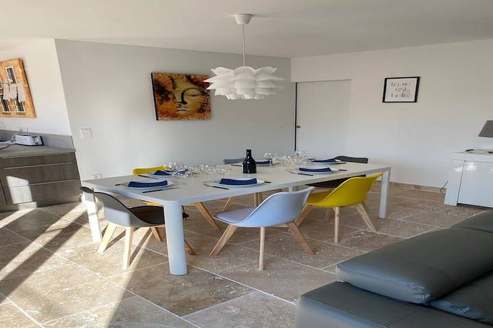 Location de vacances pour 6 personnes, avec terrasse et piscine à Tavel - 2