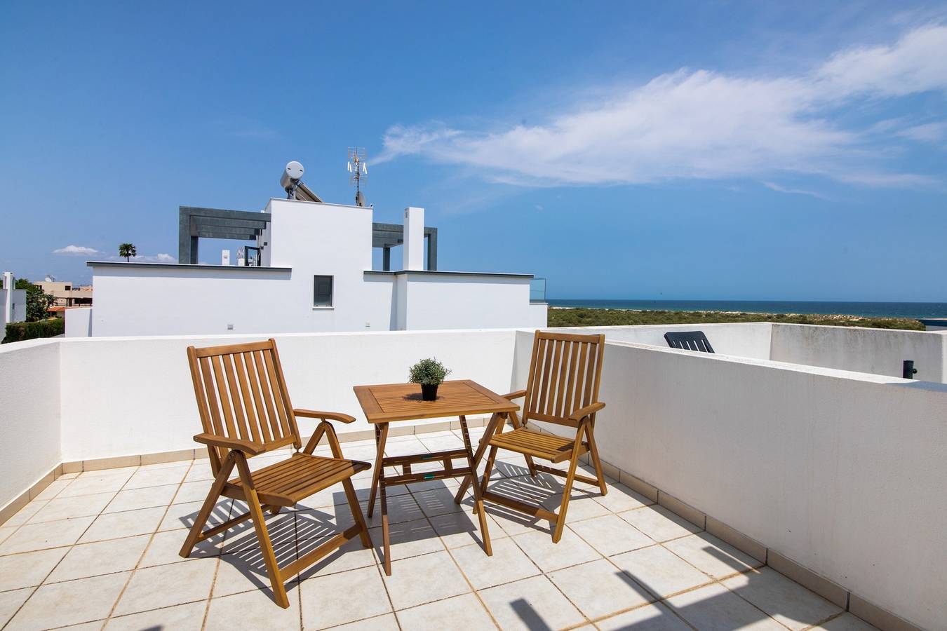 Holiday Home 'Lota Delight' with Sea View, Wi-Fi and Air Conditioning in Praia da Lota, Manta Rota