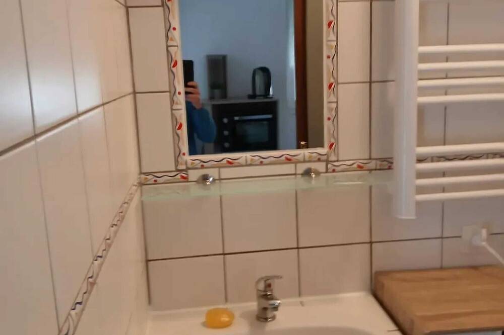 Entire apartment, Homerez - Cozy Studio in Sedan with Fenced Garden 22 m² in Sedan, Ardennes