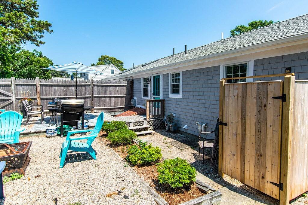 Ganze Wohnung, # 906: Kürzlich aktualisiert, Minuten zu Strand und Stadt, großartiger Außenraum! in Dennis Port, Dennis