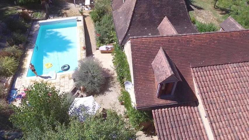 Location de vacances pour 2 personnes, avec vue ainsi que piscine et jardin à Siorac-en-Périgord - 4