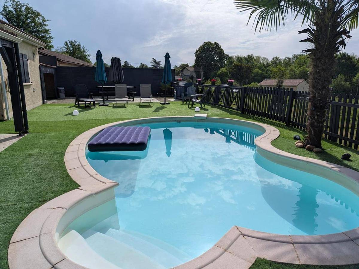 Maison cosy avec piscine privée en Dordogne -7 personnes in Limeyrat, Périgord Noir