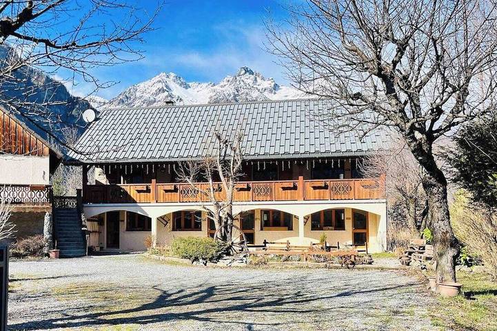 Chalet pour 15 personnes, avec balcon et jardin à Le Bourg-d'Oisans