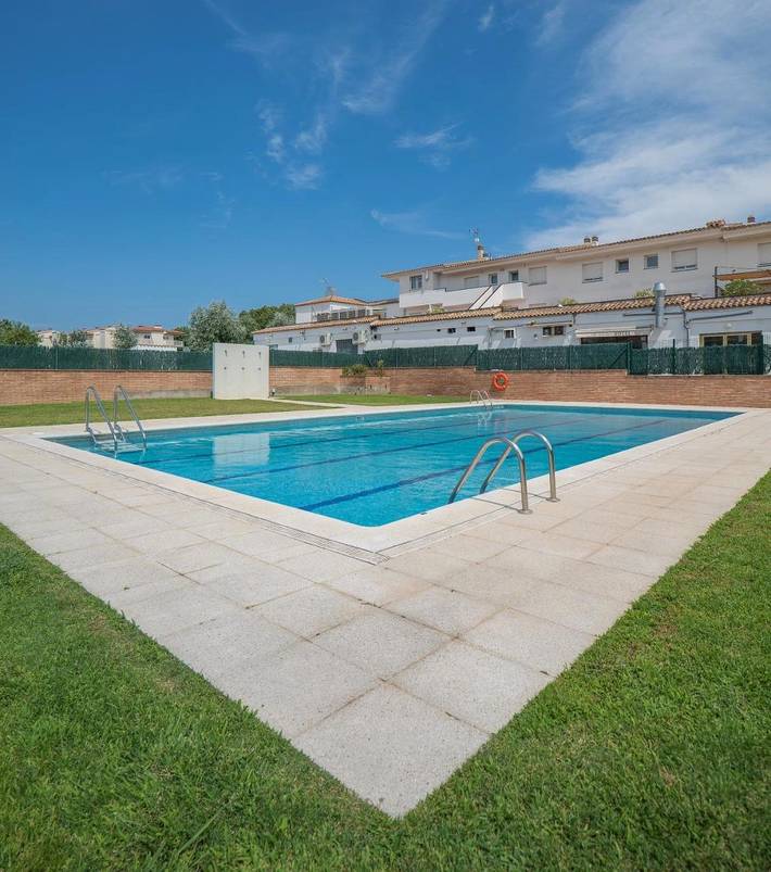 Hôtel pour 5 personnes, avec jardin et piscine, animaux acceptés