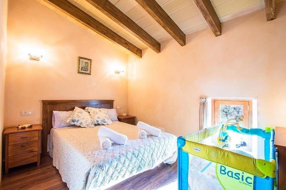 Finca Capote, private pool, Wifi, A/C, 3 bedrooms, 2.5 bathrooms, 6 persons in Búger, Majorca Center