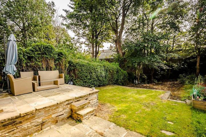 Holiday rental for 6 people, with Terrace and Garden in Huddersfield