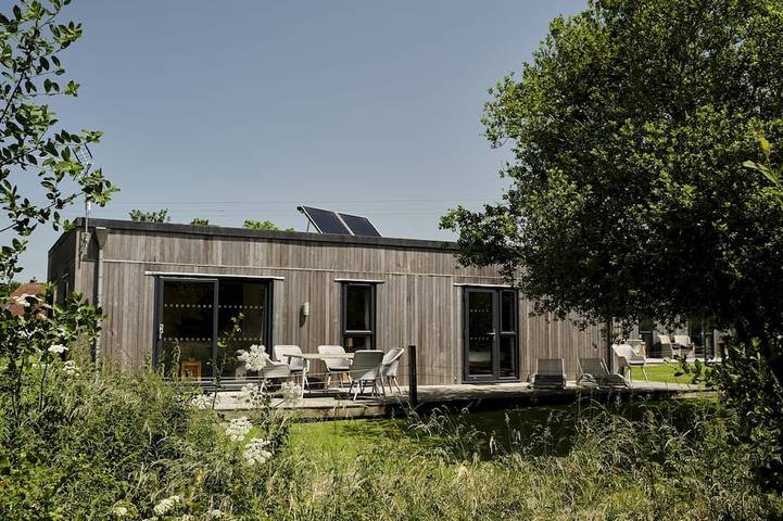 Log cabin for 6 people, with terrace and garden in Somerset