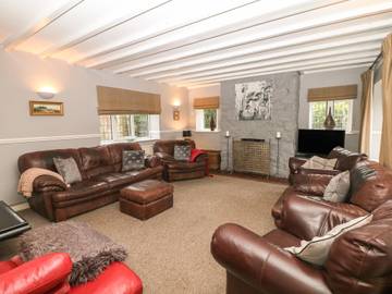 Log Cabin for 12 People in Alton Towers, Staffordshire, Photo 2