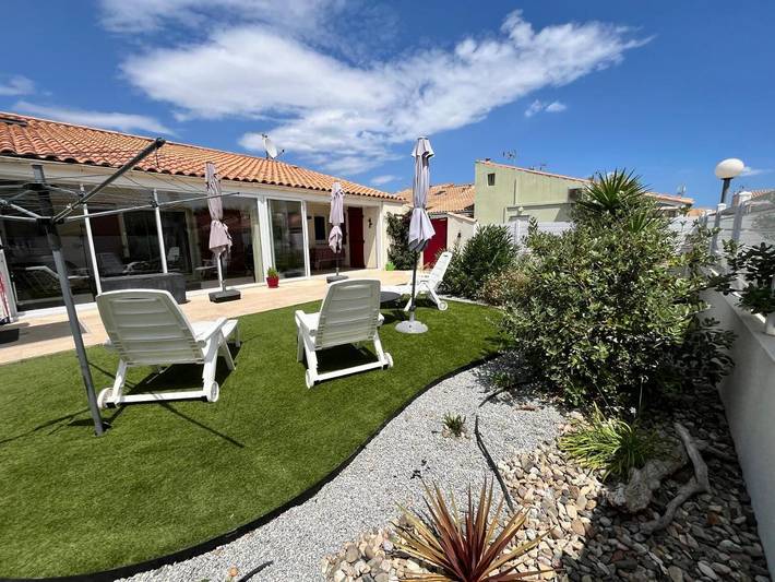 Vakantiehuis voor 9 personen, with zwembad and terras as well as tuin in Portiragnes Plage