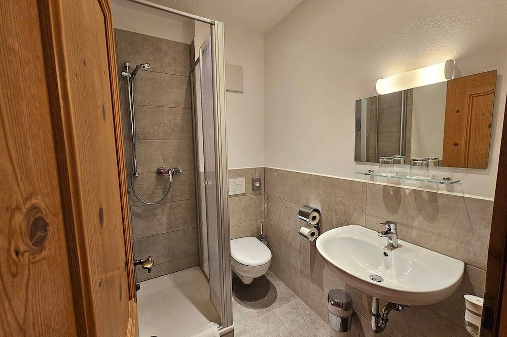 Ganze Wohnung, Zimmer 11 Standard-Doppelzimmer mit Wlan in Seefeld, Pilsensee