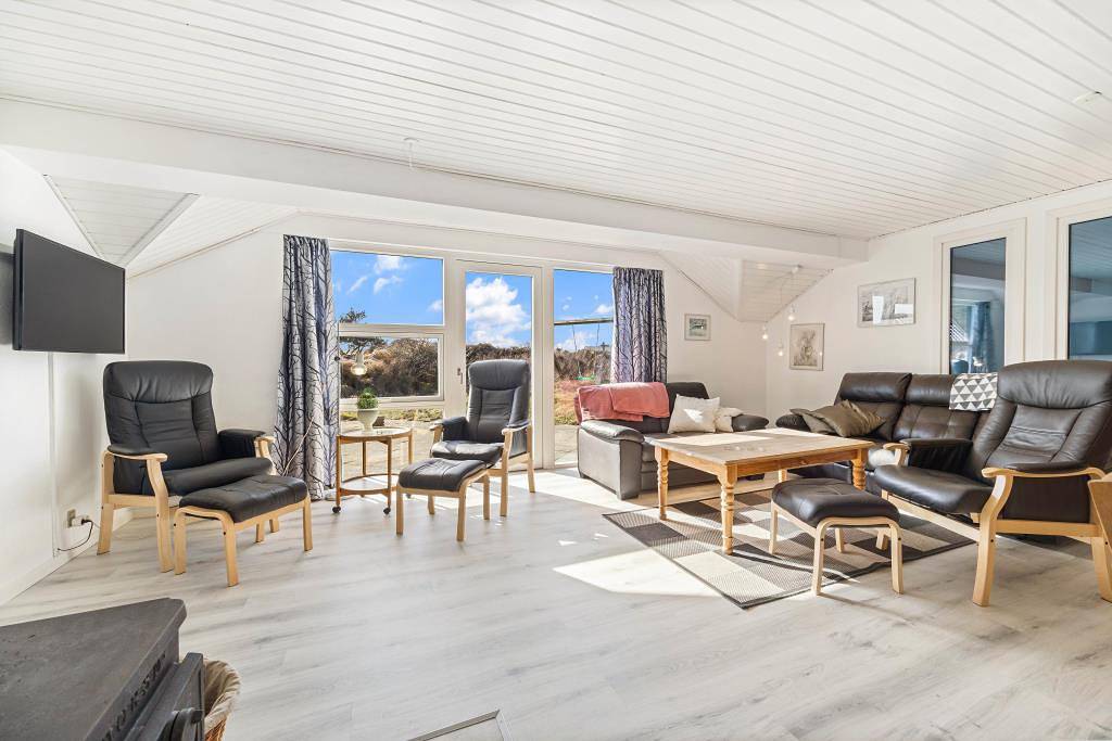 Schönes Ferienhaus mit Schwimmingpool und Whirlpool - für 8 Personen - in Henne Strand in Henne, Filsø See