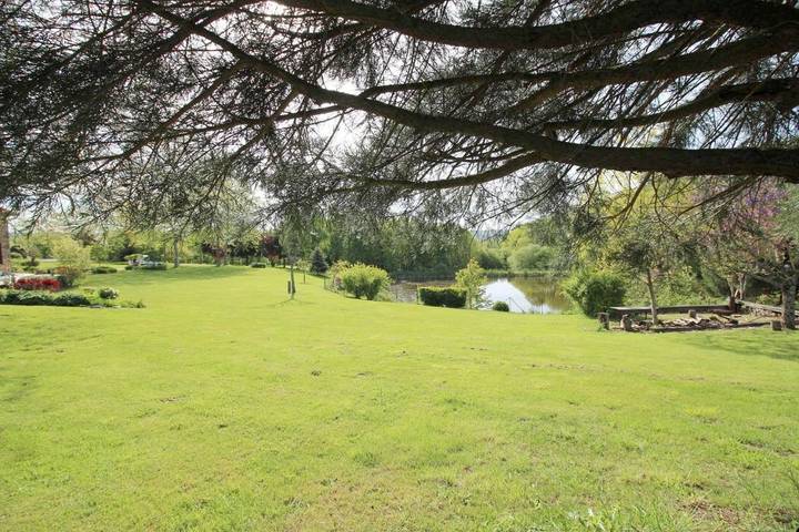 Location de vacances pour 3 personnes, avec Terrasse ainsi que Jardin et Vue à Bussière-Galant - 3