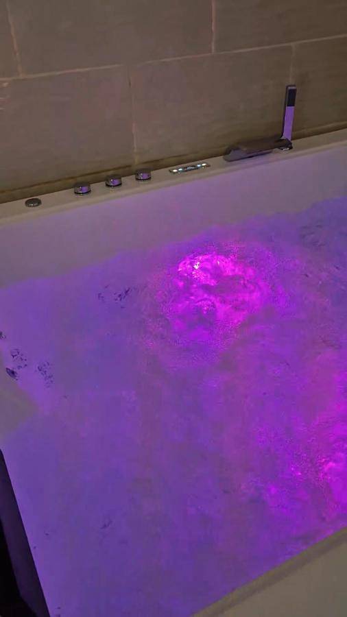 Location de vacances pour 2 personnes, avec jacuzzi ainsi que balcon et jardin à Thiviers - 4