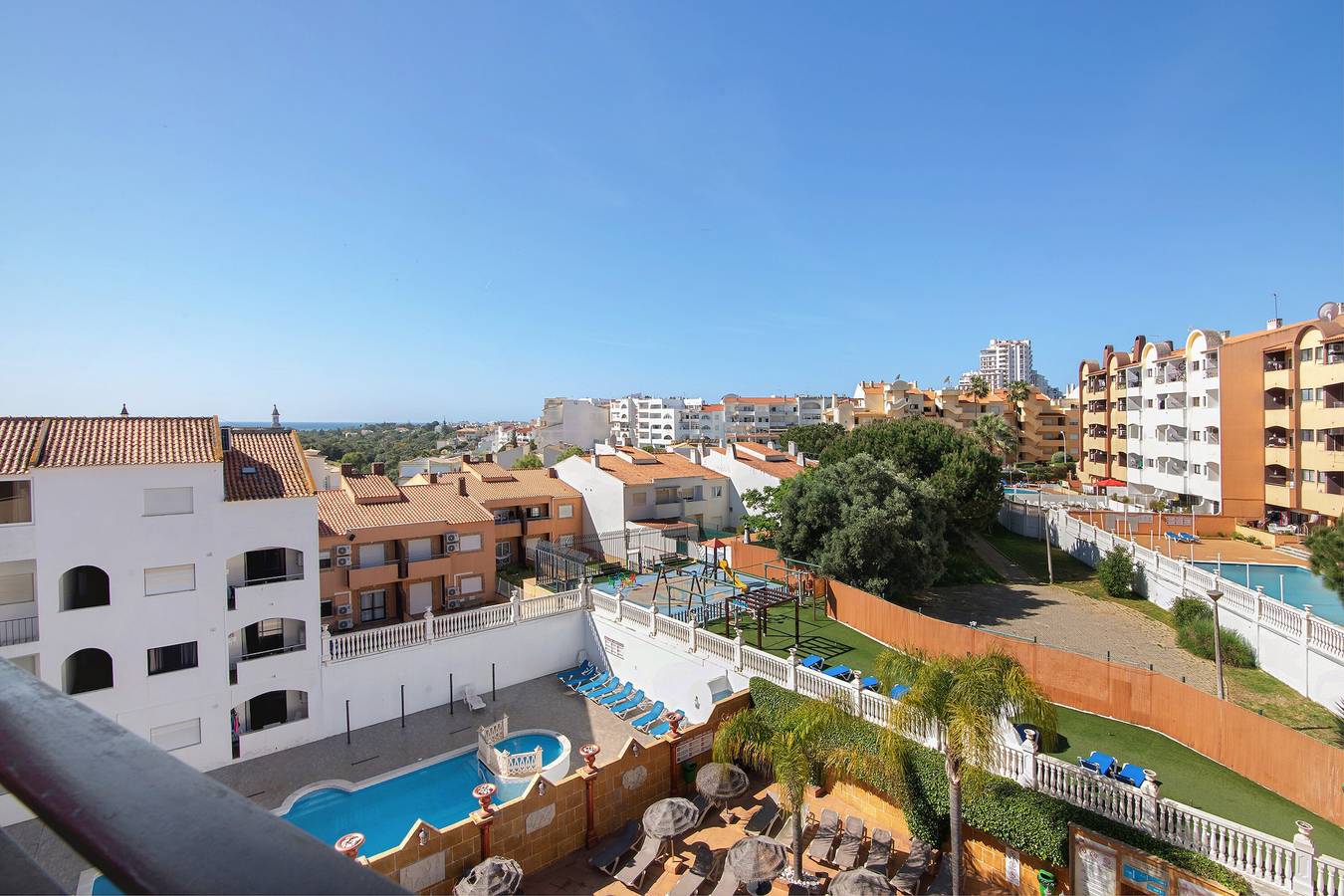 Appartamento intero, Appartamento 'Silva' con piscina condivisa, Wi-Fi e aria condizionata in Albufeira, Distretto di Faro