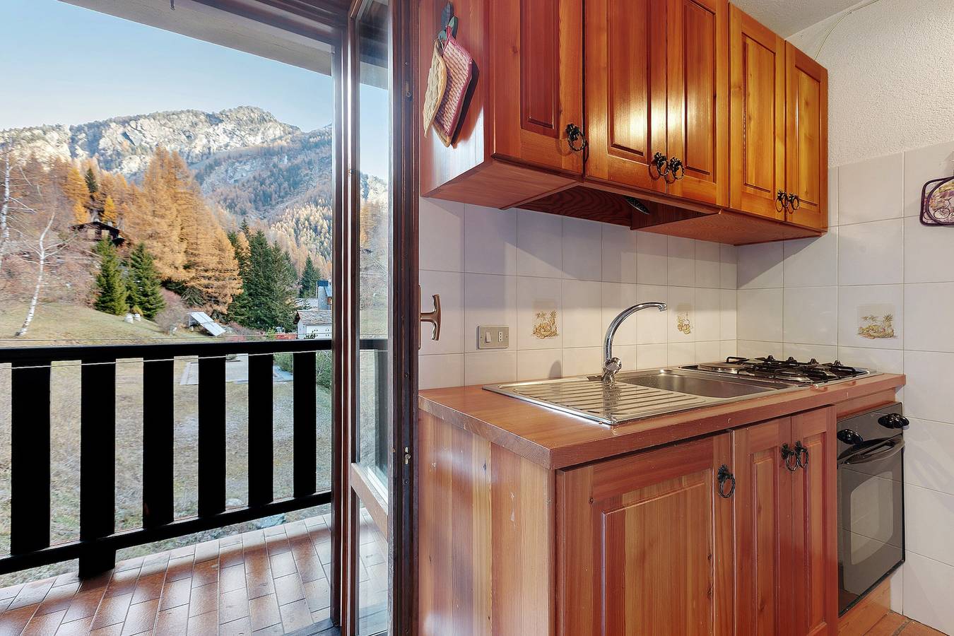 Appartamento intero, Appartamento 'Gigi e Laura' con Vista Montagna, Balcone e Wi-Fi in Lillaz (Cogne), Cogne