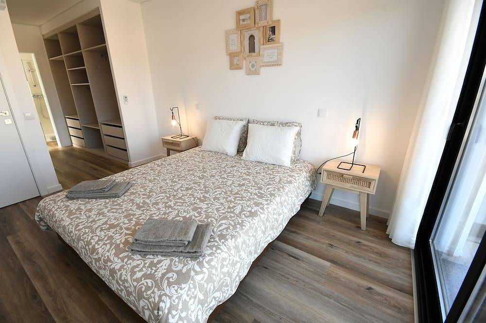 Villa with modern architecture, 7 minutes from the beach. in Portimão, Faro District