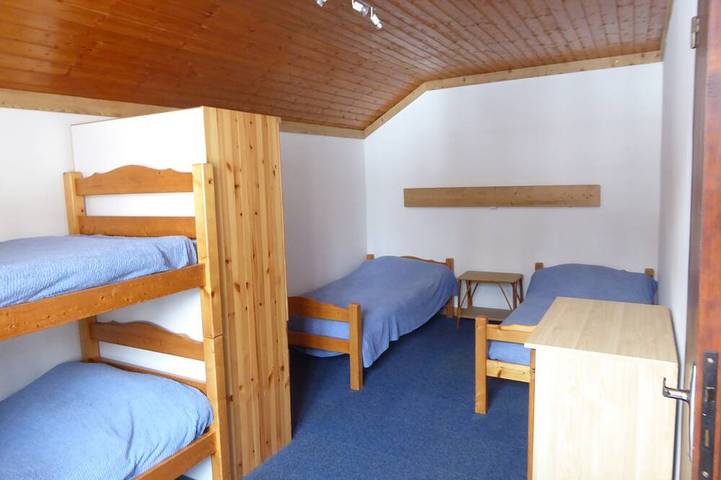 Gîte pour 6 personnes, avec terrasse à Chapelle-des-Bois - 2