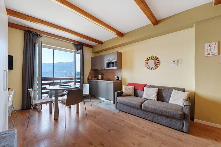 Gîte pour 4 personnes, avec vue sur le lac ainsi que jardin et bassin pour enfant, animaux acceptés dans Pettenasco