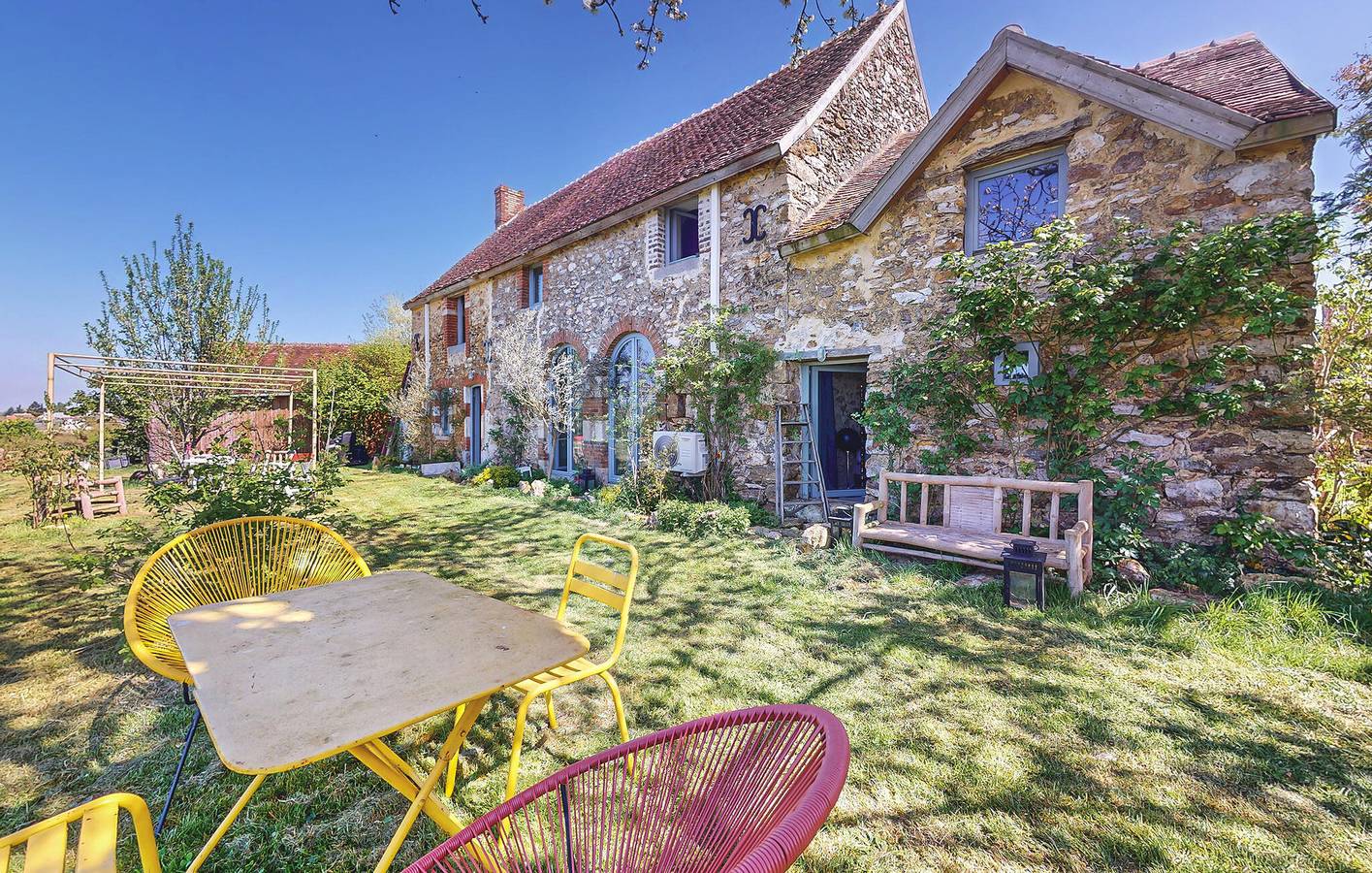 Appartement de jardin confortable près de la rivière L'Huisne in Villaines-la-Gonais, Sarthe