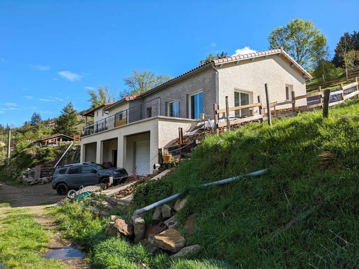 Gîte pour 6 personnes, avec terrasse et jardin