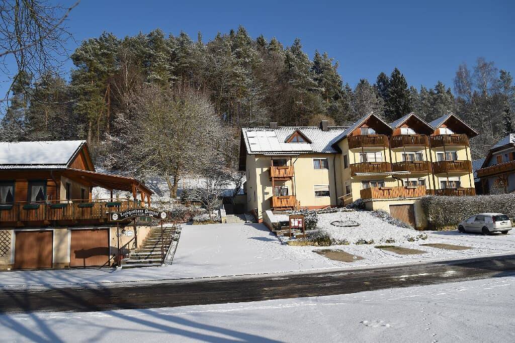 Landgasthof Peterhof - Dreibett-Zimmer in Etzelwang, Ostbayern