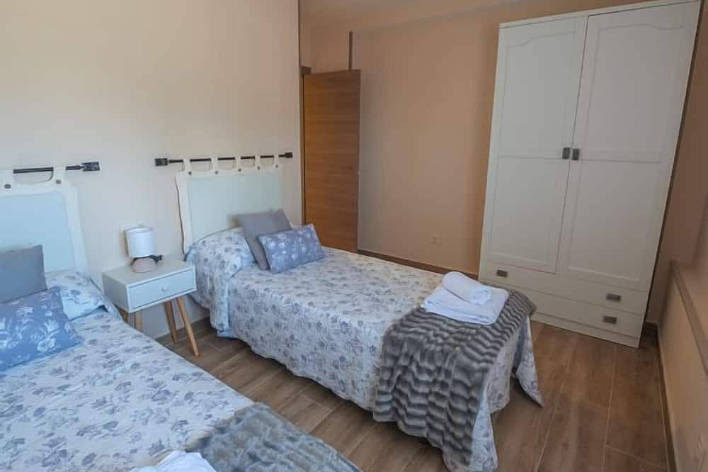 Casa Cantera del Berrocal for 8 people in Ortigosa del Monte, Segovia Province