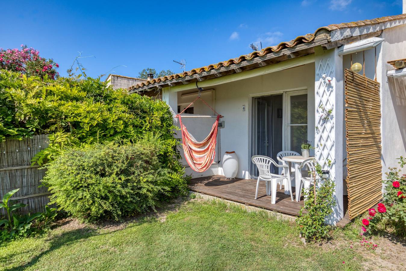 'Mas Des Cypres - Mazet 4' avec terrasse privée, jardin partagé et Wi-Fi in Saintes-Maries-de-la-Mer, Côte méditerranéenne (France)