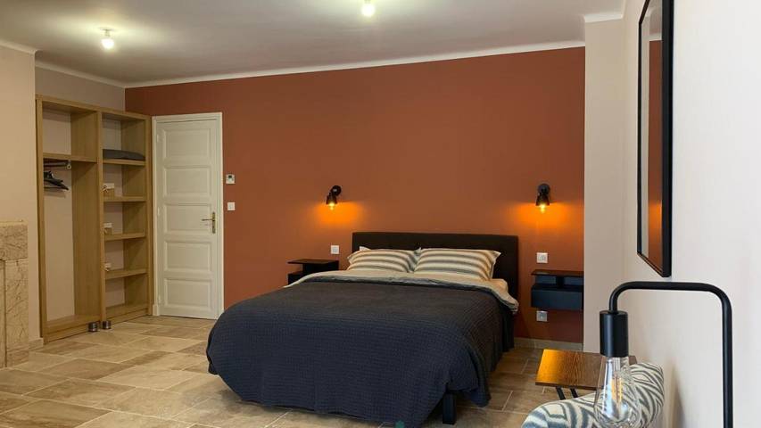 Chambre d’hôte pour 4 personnes, avec terrasse et piscine ainsi que vue et sauna, animaux acceptés à Bize-Minervois