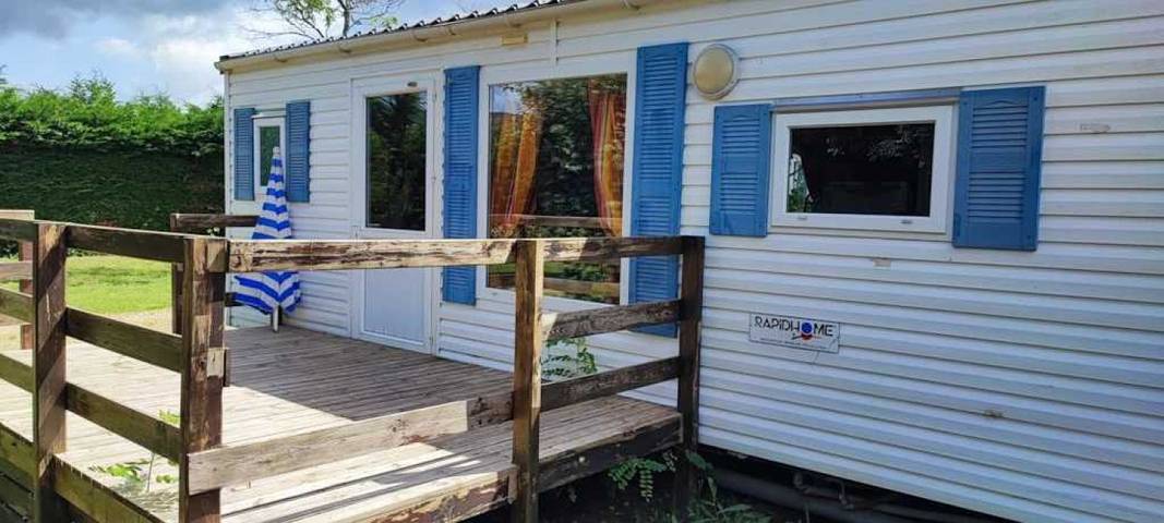 Camping pour 4 personnes, avec terrasse et piscine dans Privas