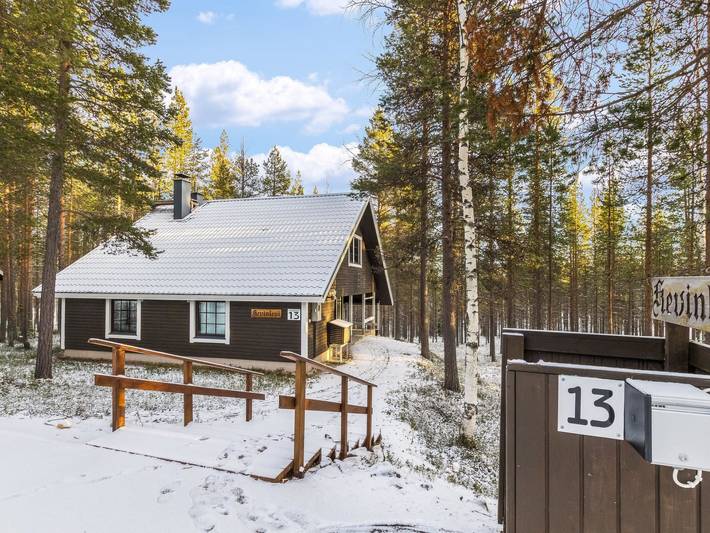 Log cabin for 11 people in Levi