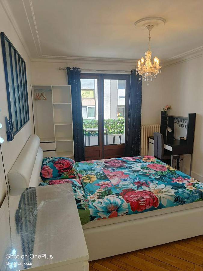 Deluxe Double Room with Shower in Annemasse, Région de Saint-Julien-en-Genevois