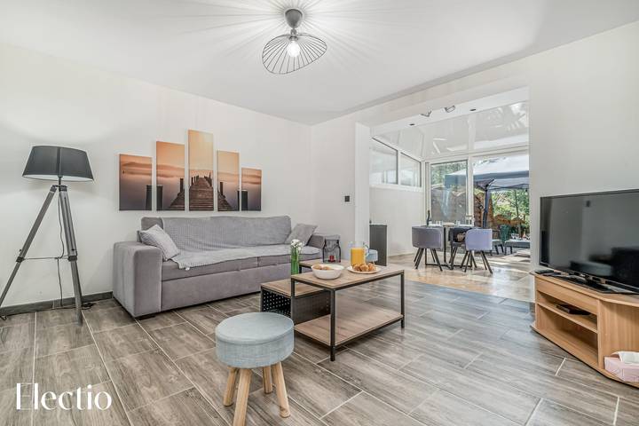 Location de vacances pour 4 personnes, avec jardin et terrasse à Grimaud