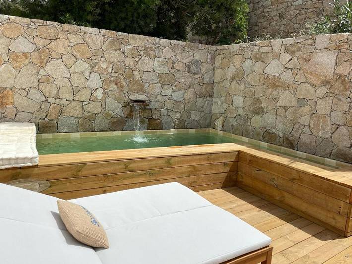Appart’hôtel pour 4 personnes, avec vue ainsi que jardin et piscine