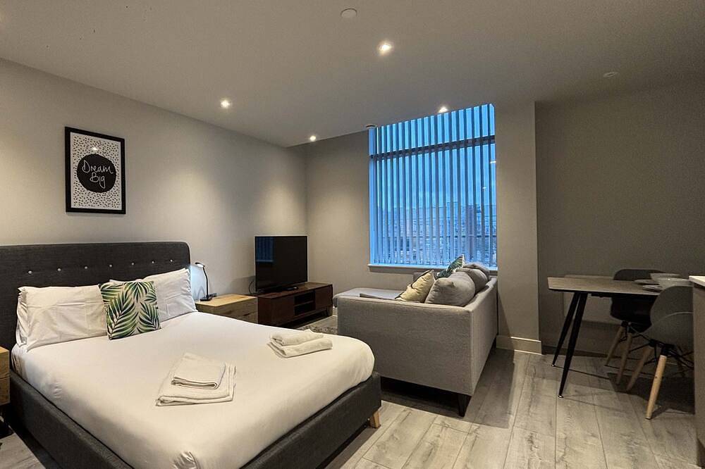 Entire apartment, Stylish Studio in Central Bracknell with Free Parking in Bracknell, Berkshire