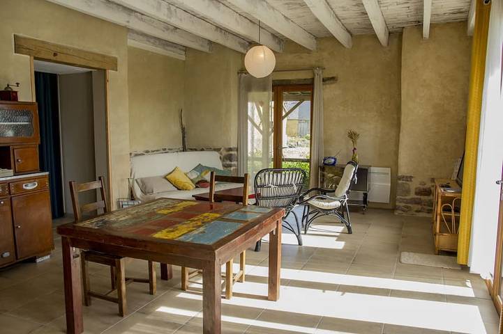 Location de vacances pour 3 personnes, avec Jardin à Bédée