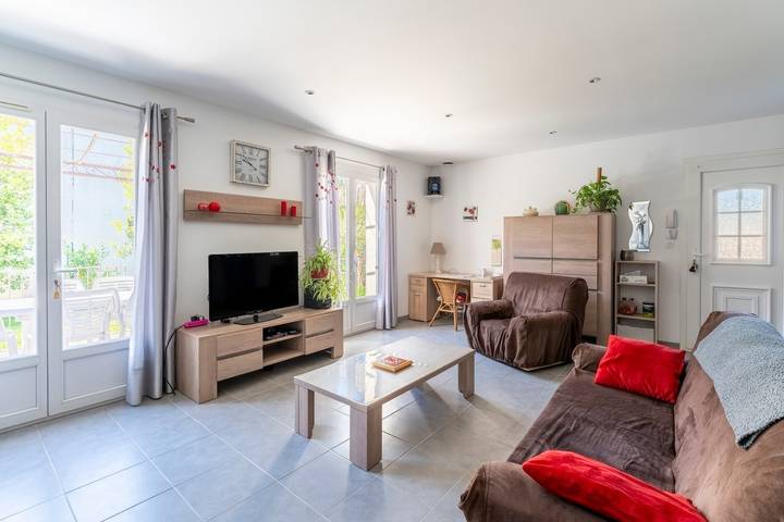 Holiday Home “Villa De Maithe” with Private Terrace, Wi-Fi and Air Conditioning in Sernhac, Nimes region