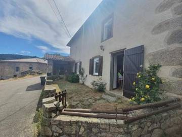 Location de vacances pour 10 personnes, avec vue et jardin à Les Salles