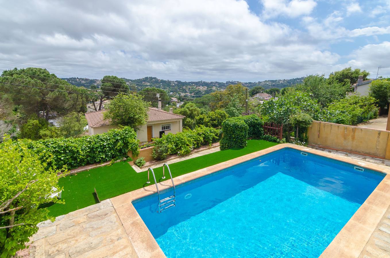 Chalet para 10 personas con jardín in Aiguaviva Parc, Vidreras