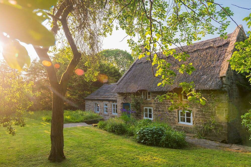 Park Cottage Chatsworth Estate in Baslow and Bubnell, Derbyshire