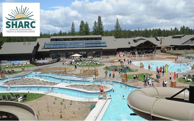 Vacation rental for 20 people, with balcony and yard as well as hot tub and pool in Sunriver