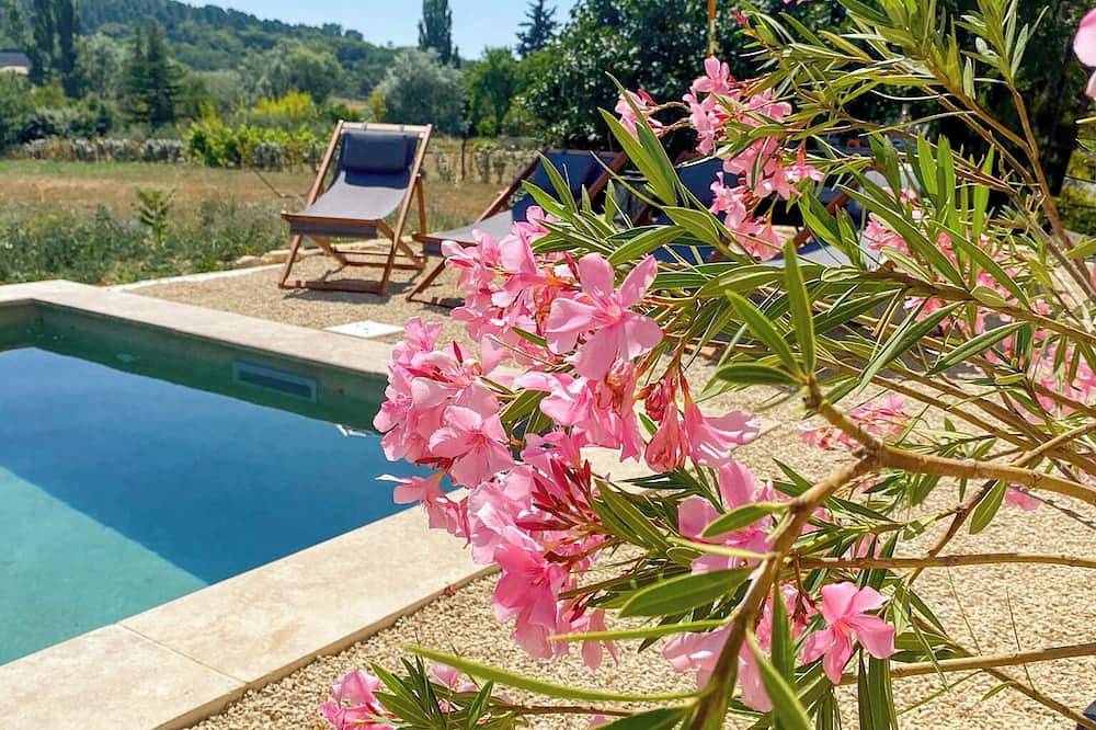 New: Beautiful stone house with pool and idyllic view in Rustrel, Parc naturel régional du Luberon