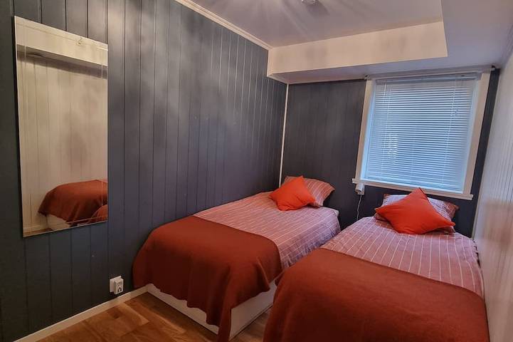Ganze Wohnung, Modern apartment with fantastic mountain and fjord  views! in Osterøy