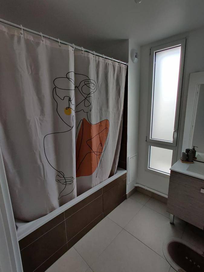 Appartement entier, Two-Bedroom Apartment in Nanterre, Hauts-de-Seine